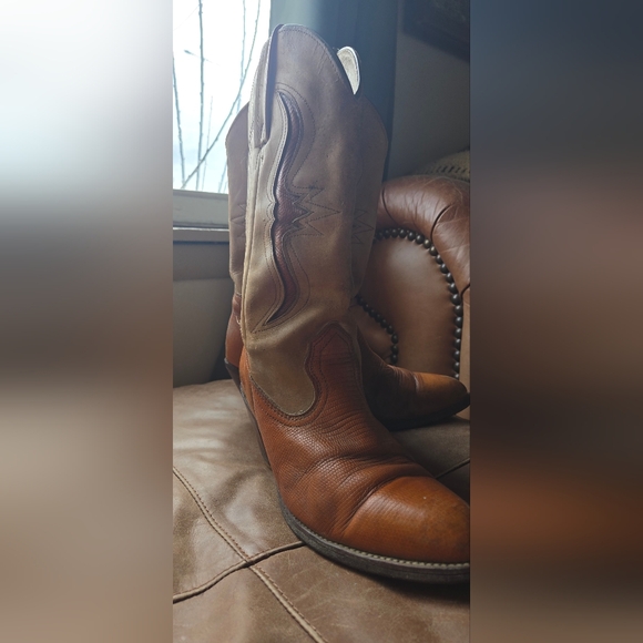 Vintage Frye Cowboy boots size 9B - Picture 9 of 15